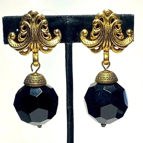 VINTAGE BEADED EARRINGS. NICE DETAIL. - Picture 1 of 8